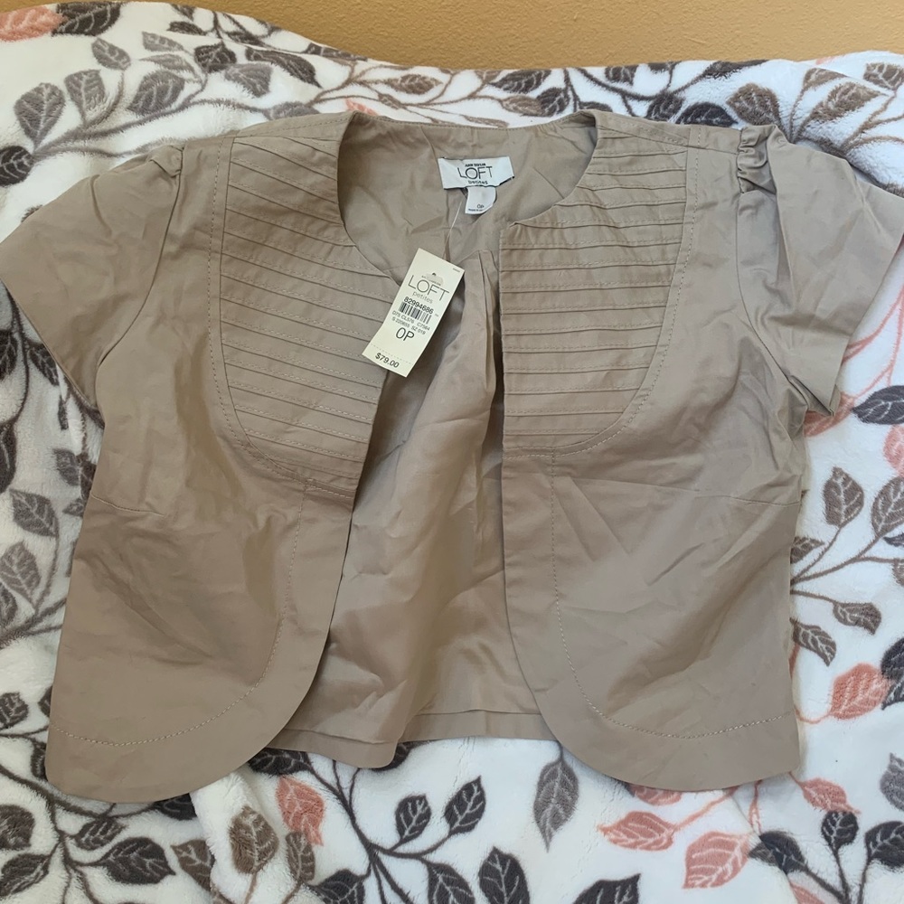 NWT Ann Taylor Loft Petites Beige Short-sleeved Cropped Jacket Cover-Up (0P)